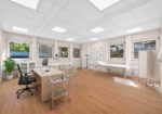 Surface de bureaux rénovée avec places de parc et proche bus