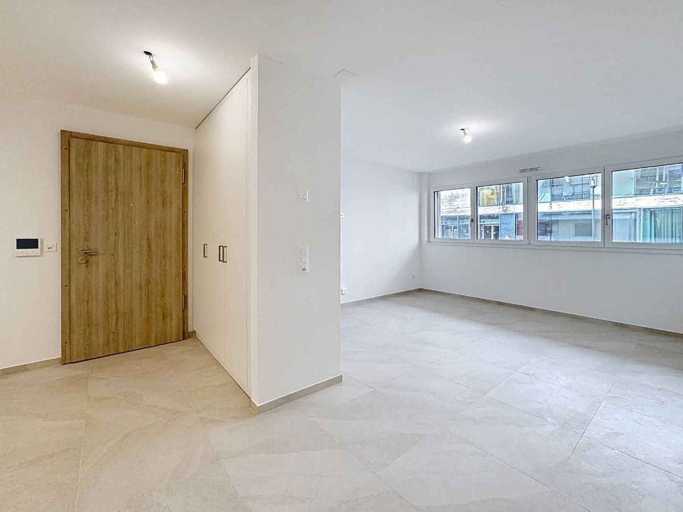 TRES GRAND 3.5 PCES NEUF DE 81 m2