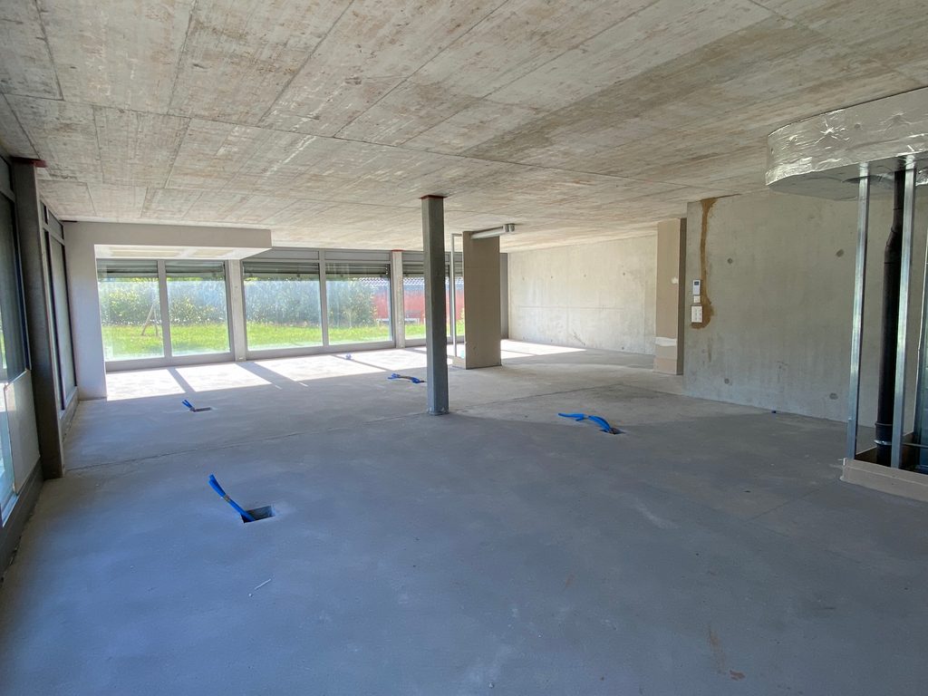 Vallorbe – le Day – Local commercial de plain-pied avec vitrines
