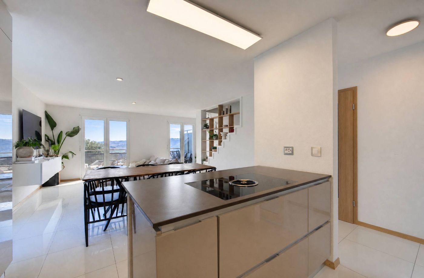 Villa mitoyenne de 5,5 pièces avec espace de jardin privatif de 200m2