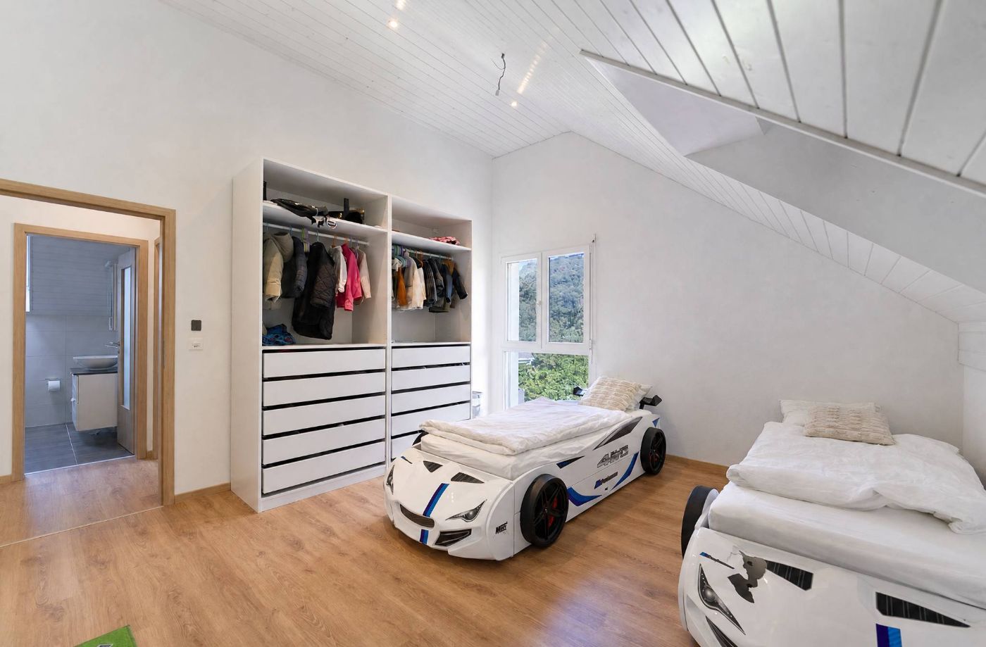 Villa mitoyenne de 5,5 pièces avec espace de jardin privatif de 200m2
