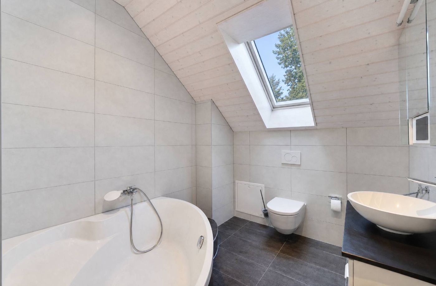Villa mitoyenne de 5,5 pièces avec espace de jardin privatif de 200m2