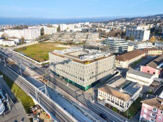 vos-bureaux-au-dernier-etage-dans-le-dynamique-qua-1