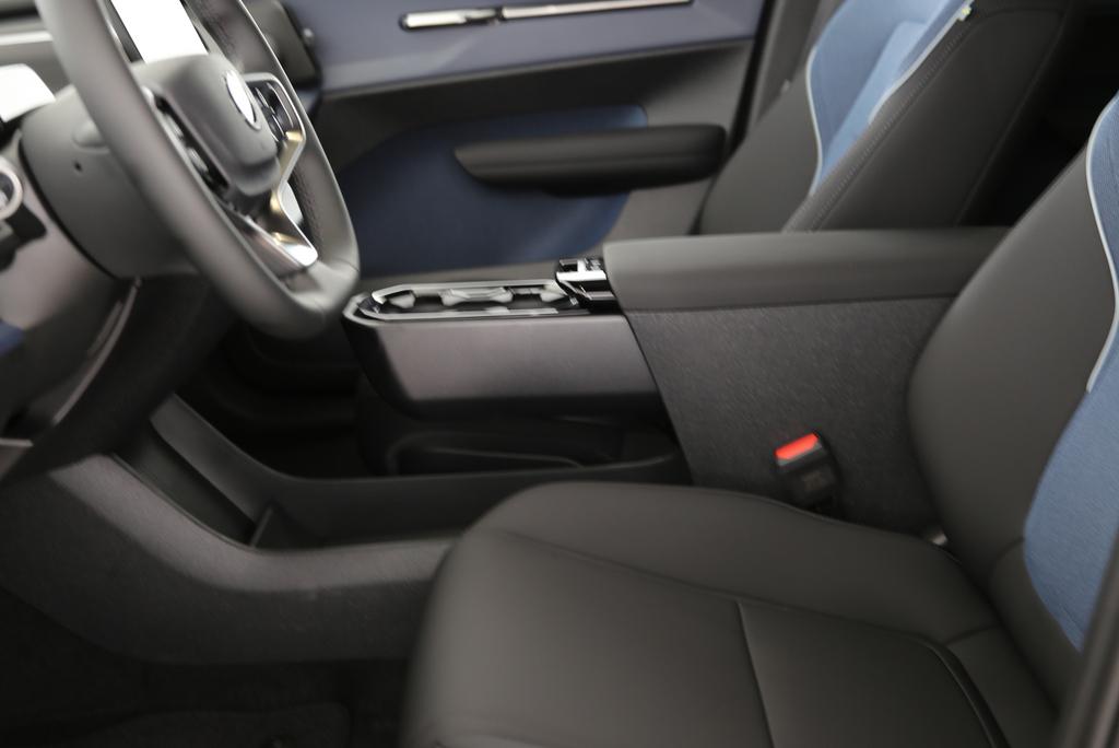 Volvo EX30 E60 Plus Swiss Black Edition – voiture neuve à vendre à Crissier