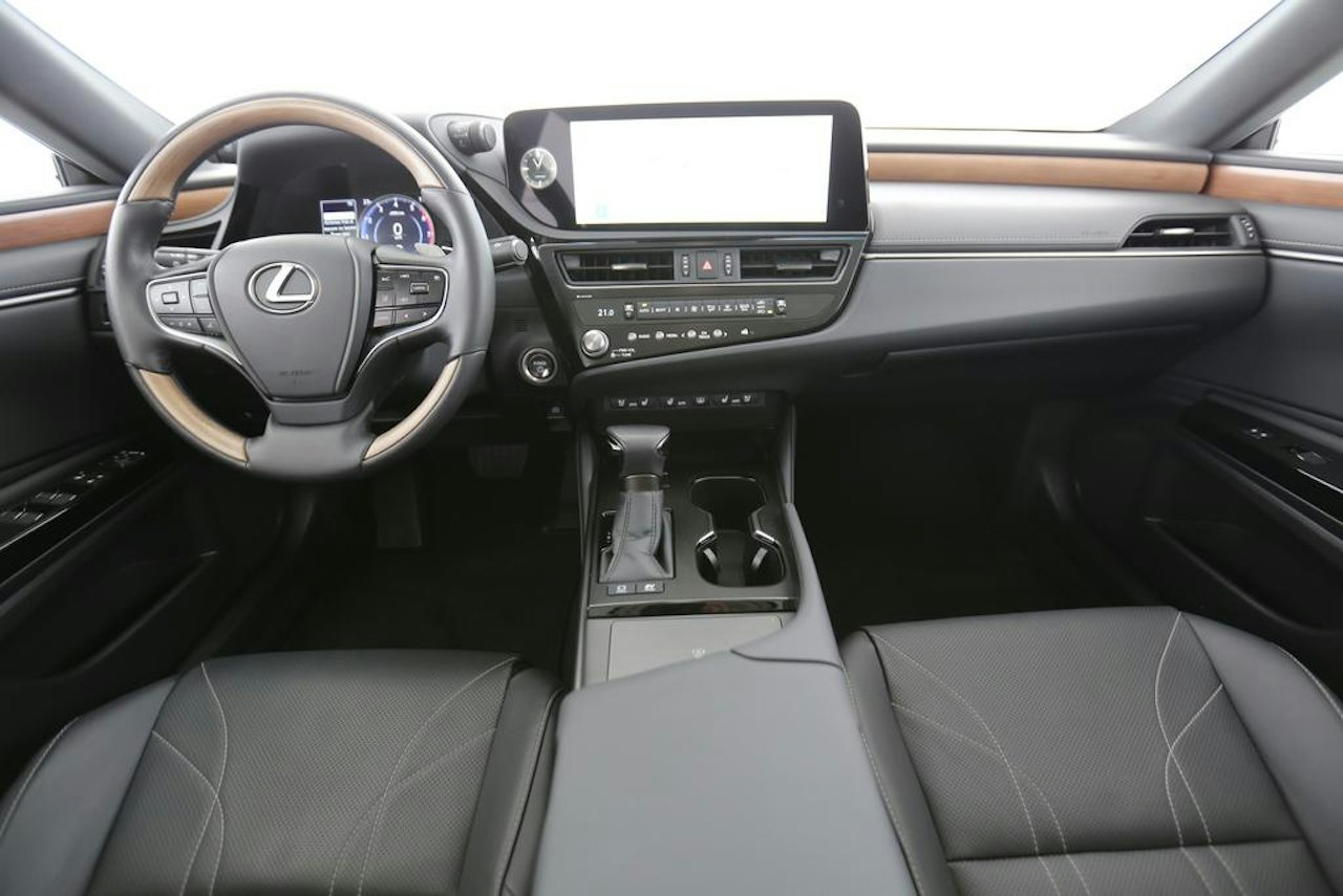 Lexus ES 300h Comfort – voiture d&rsquo;occasion à vendre à Crissier