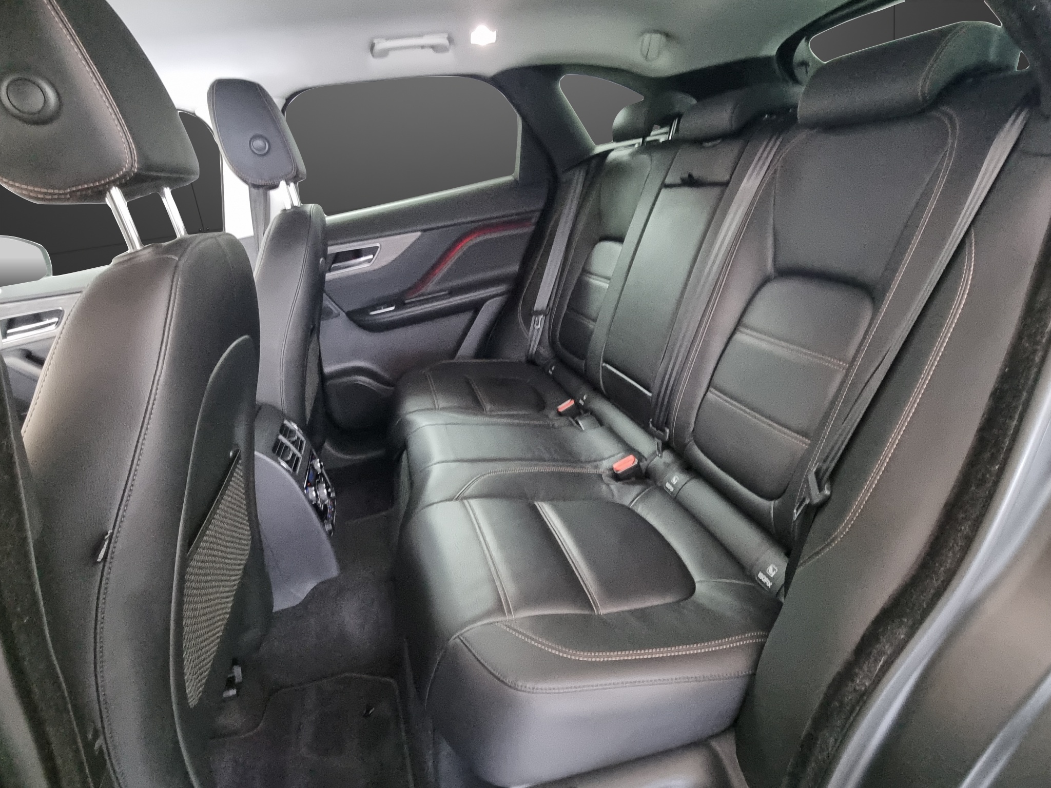 Jaguar F-Pace 2.0 D 180 Pure – voiture d&rsquo;occasion à vendre à Wohlen