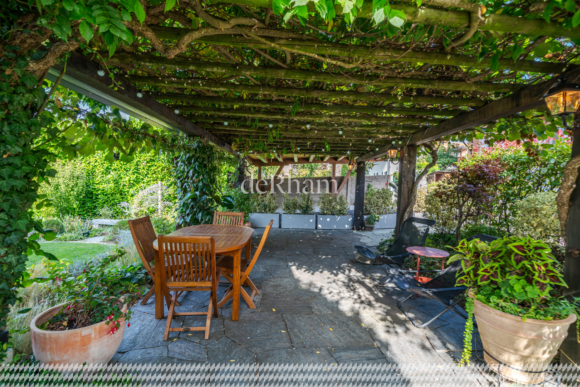 Magnifique maison villageoise au cœur de Mex avec jardin