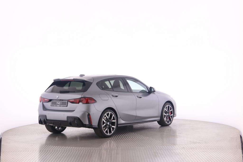 BMW 120i – voiture neuve à vendre à Crissier