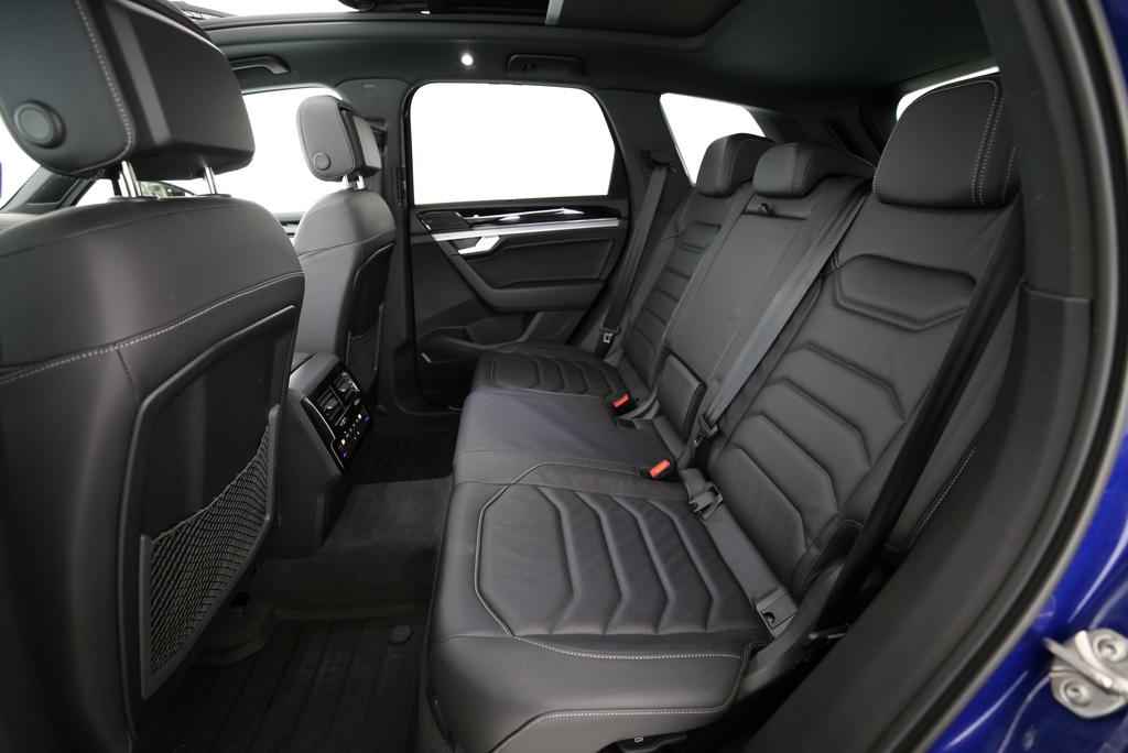 VW Touareg 3.0 V6 TDI 286 R-Line – voiture d&rsquo;occasion à vendre à Crissier