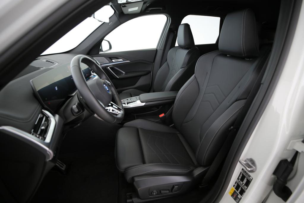 BMW iX1 U11 30 xDrive – voiture d&rsquo;occasion à vendre à Crissier