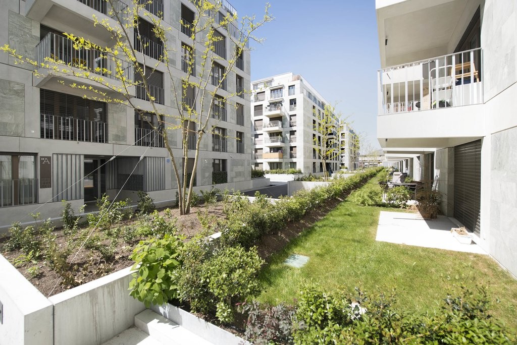 Plusieurs places de parc intérieures disponibles
