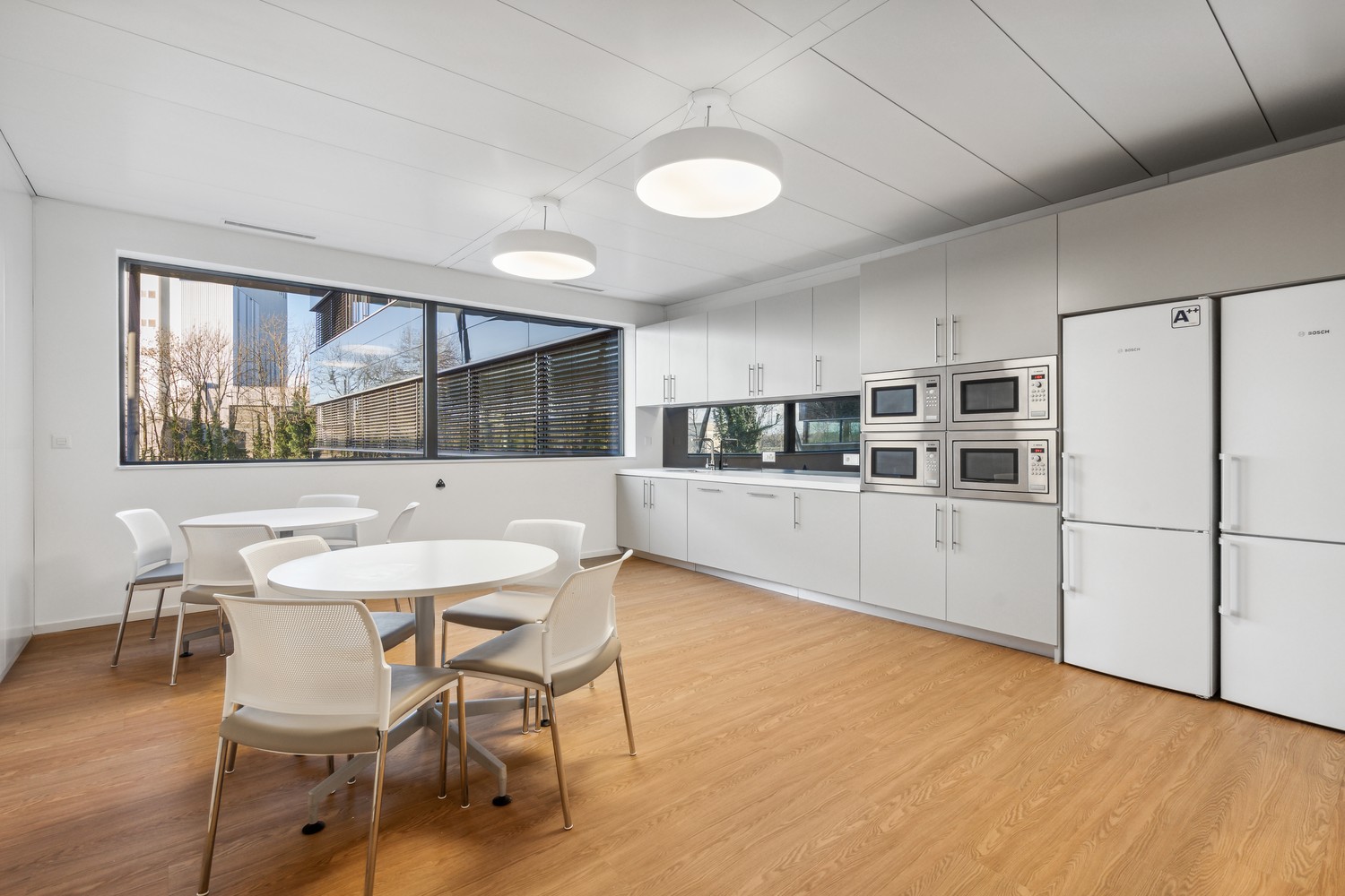 Bureaux à louer de 64 à 385 m² au cur de Terre Bonne