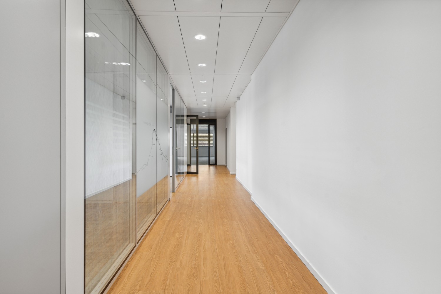 Bureaux à louer de 64 à 385 m² au cur de Terre Bonne