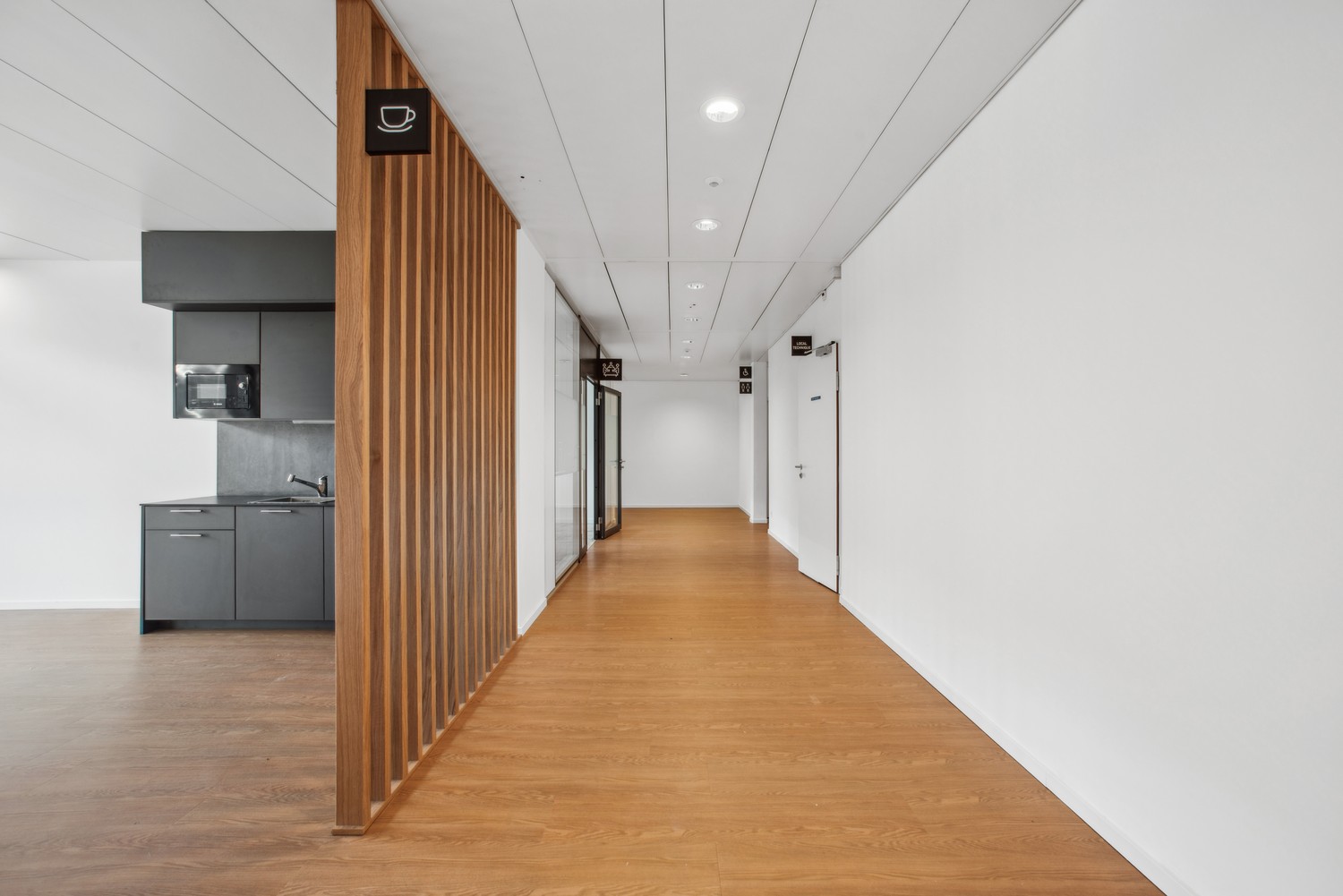 Bureau de 385 m² à louer à Terre Bonne