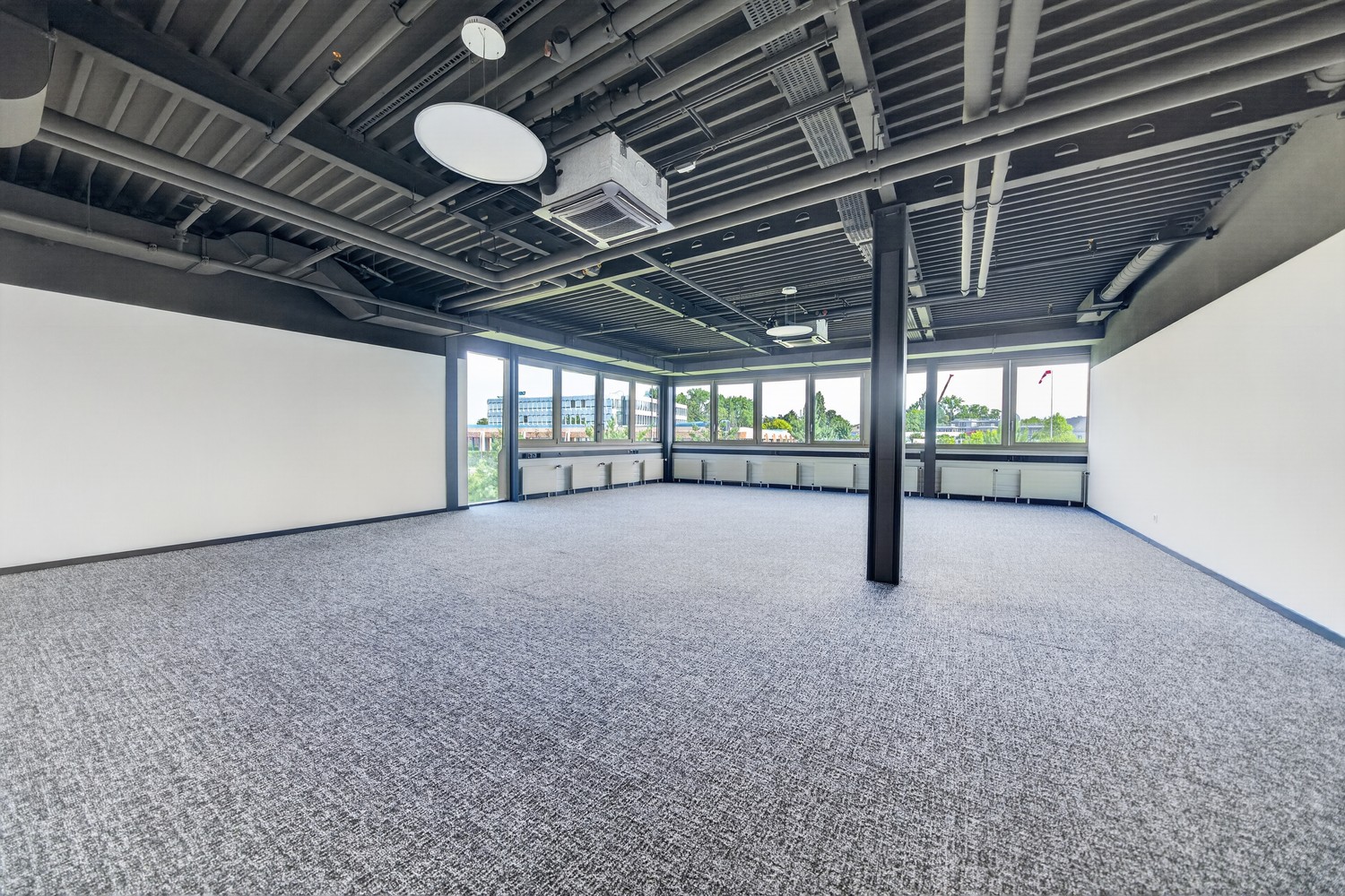 Bureaux rénovés de 100m2 à louer à Saint-Sulpice