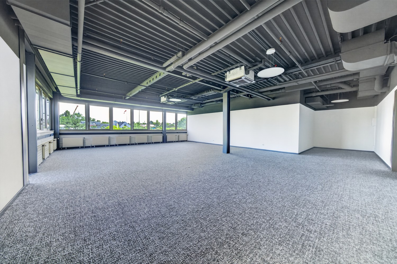 Bureaux rénovés de 100m2 à louer à Saint-Sulpice