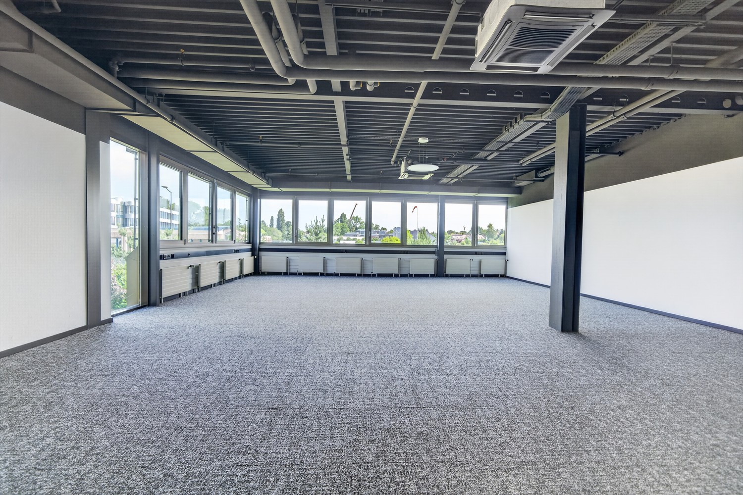 Bureaux rénovés de 100m2 à louer à Saint-Sulpice