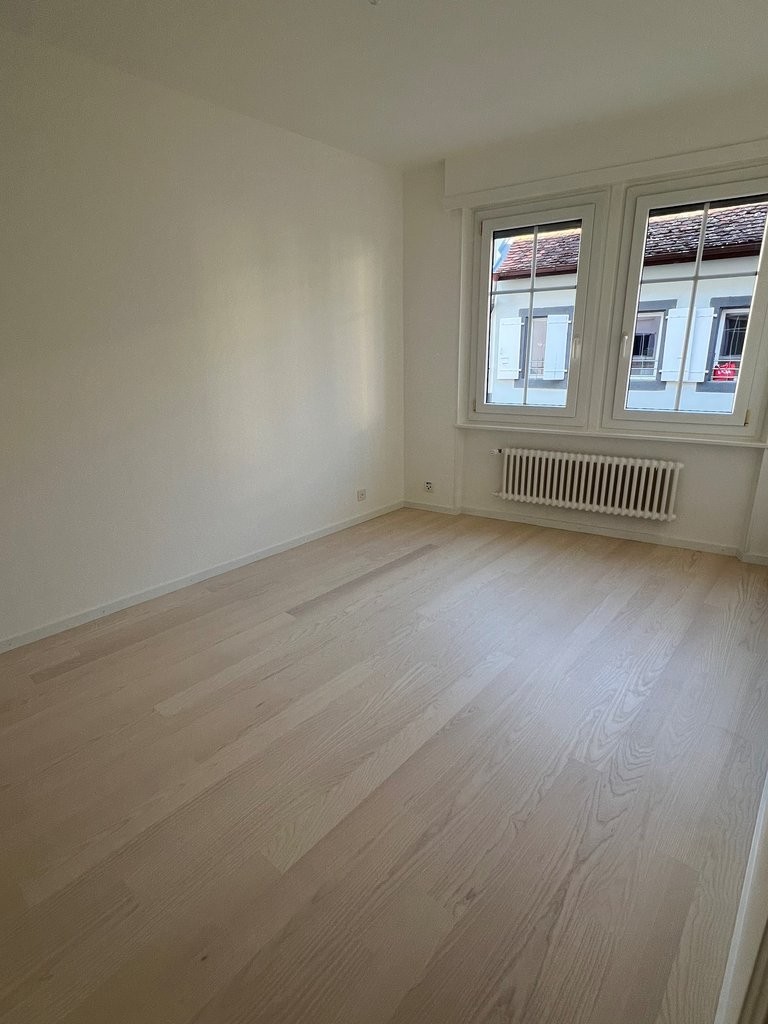 Studio en cours de rafraîchissement à proximité des commodités