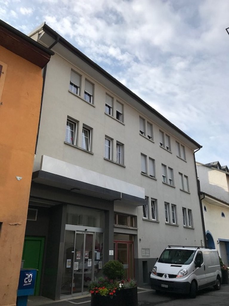 Studio en cours de rafraîchissement à proximité des commodités