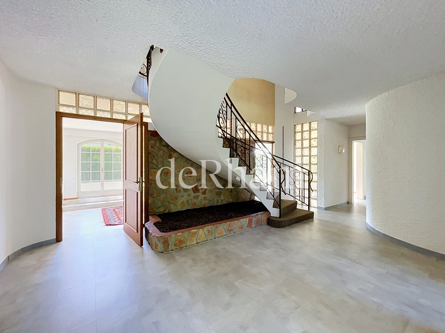 Bel appartement en duplex de 7 pièces avec jardin privatif!