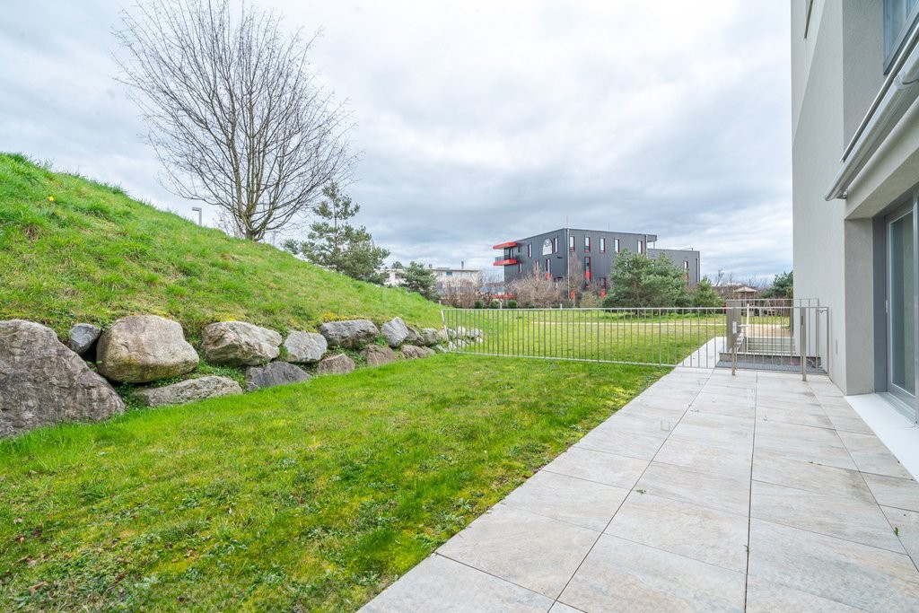 Belle surface au rez de chaussée avec terrasse privative
