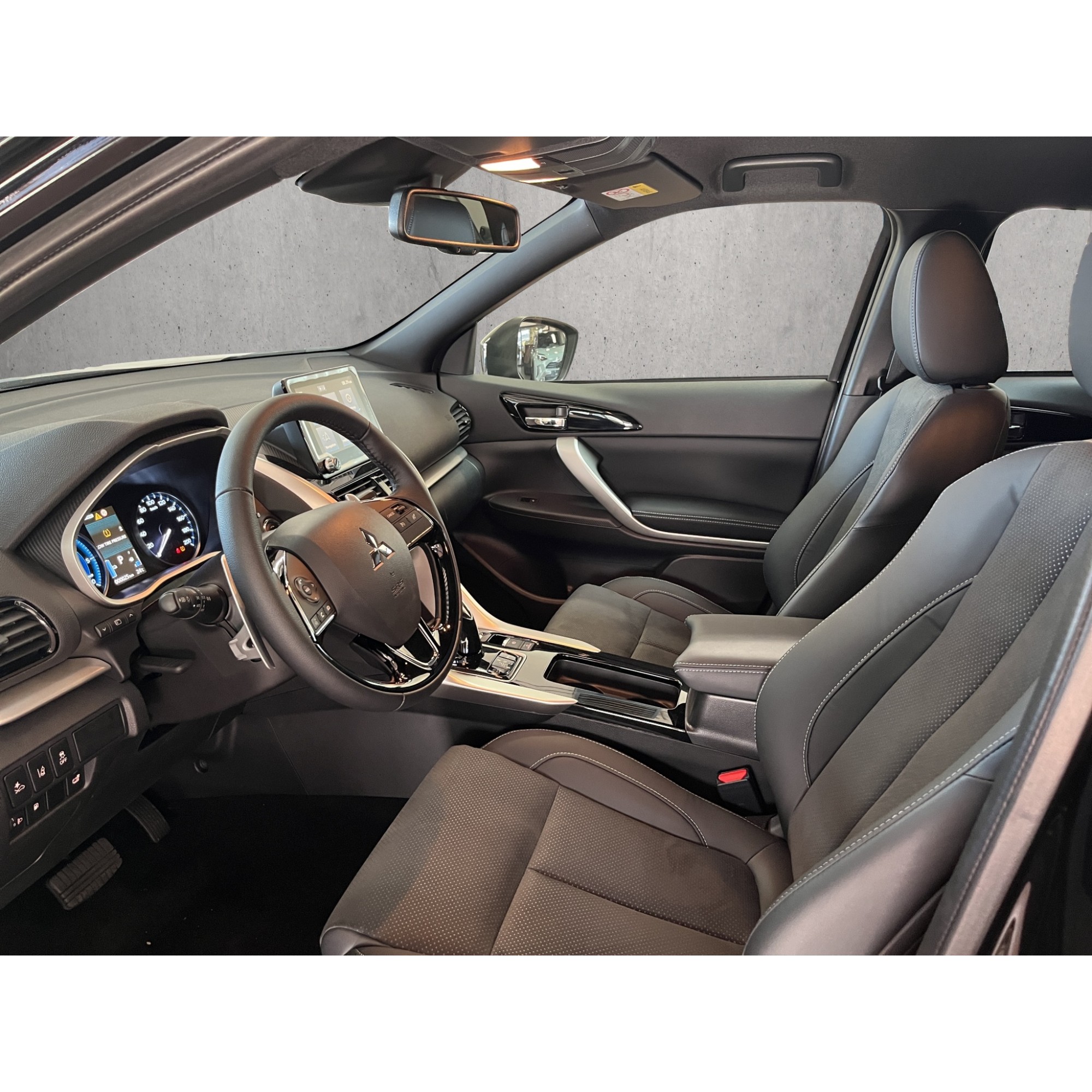 Mitsubishi ECLIPSE CROSS 2.4 PHEV Invite 4×4